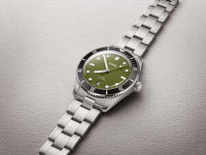 Oris Divers Date Olive, buceador suizo con bisel de cerámica y esfera verde olivo mate
